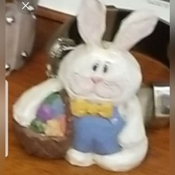 EASTER BUNNY!!! FIGURINE!!! - Picture 1 of 2